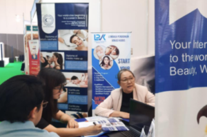 Booth LPVK x CIDESCO Section Indonesia memperkenalkan berbagai program